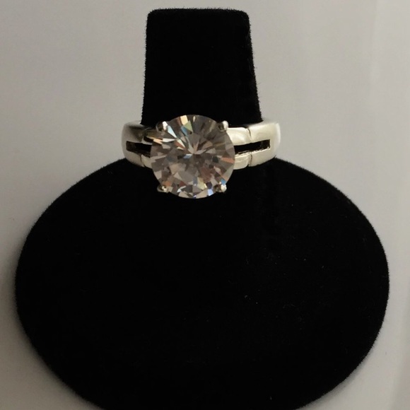 Solitaire Simulated Diamond Ring 925 Silver - Picture 2 of 5